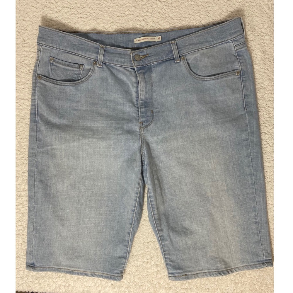 Levi's Classic Women's Bermuda Denim Shorts W32 Light Wash With Stretch